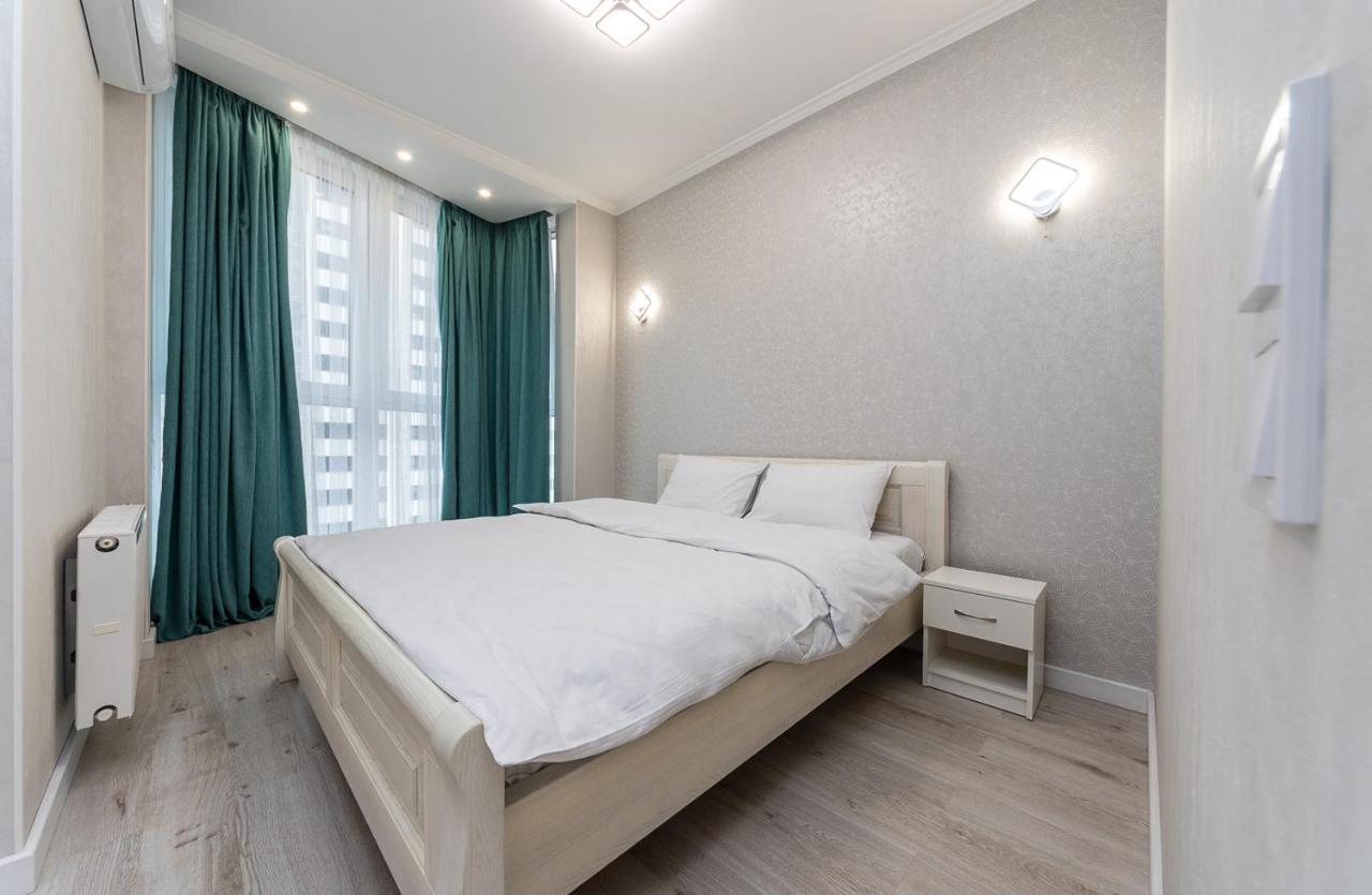 Flatrent Drahomanova 2A Apartment Kyiv Exterior photo